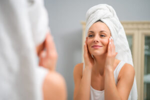毛穴の黒ずみを治療できる美容皮膚科の選び方｜比較ポイントは4つ